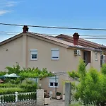 Danijela Apartman *
