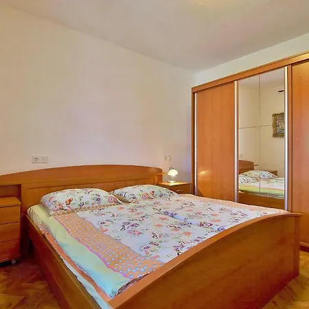 Danijela Apartman *